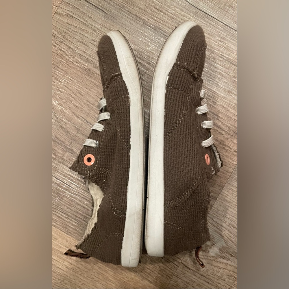Vionic Women’s Beach Brown Corduroy Sneakers with coral accents / Size: 7 - Picture 5 of 7